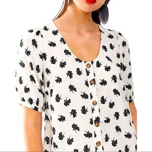 Like new. Floral volume sleeve black & white button up blouse by VERO MODA